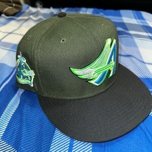 New Era Green and Black Hat new without tags size 8